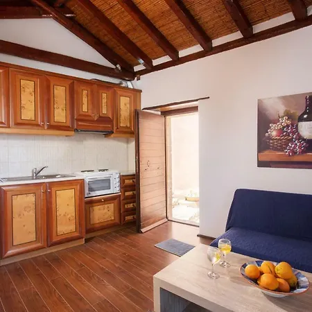 Feriehus Ypatia Cozy Castle With Loft Monemvasía