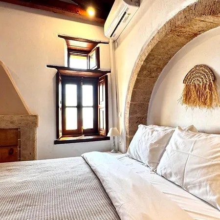 Ypatia Cozy Castle With Loft