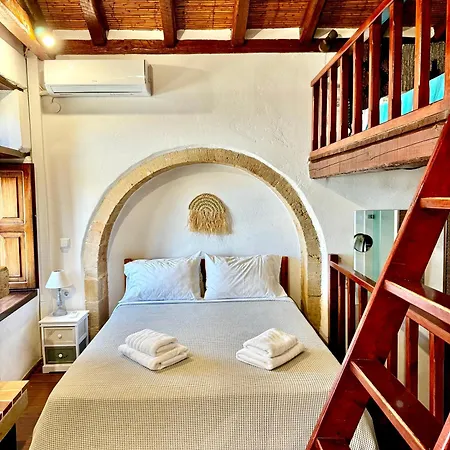 Ypatia Cozy Castle With Loft Vakantiehuis *