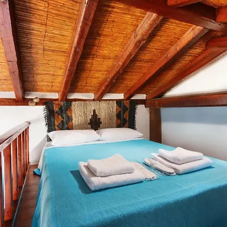 Ypatia Cozy Castle With Loft Vakantiehuis *