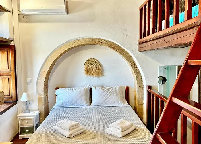 Ypatia Cozy Castle With Loft Holiday home *